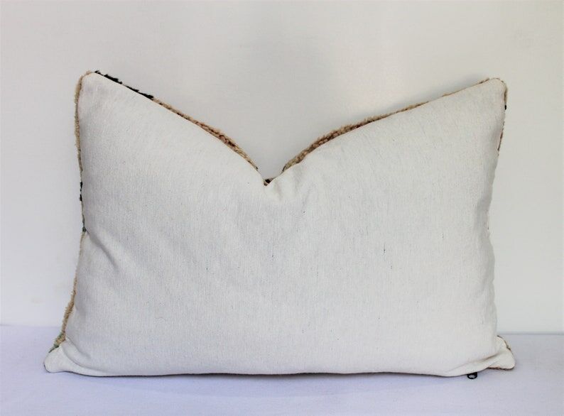 Vintage Moroccan kilim, Berber bujaad pillow, decorative pillow, Berber cushion.
