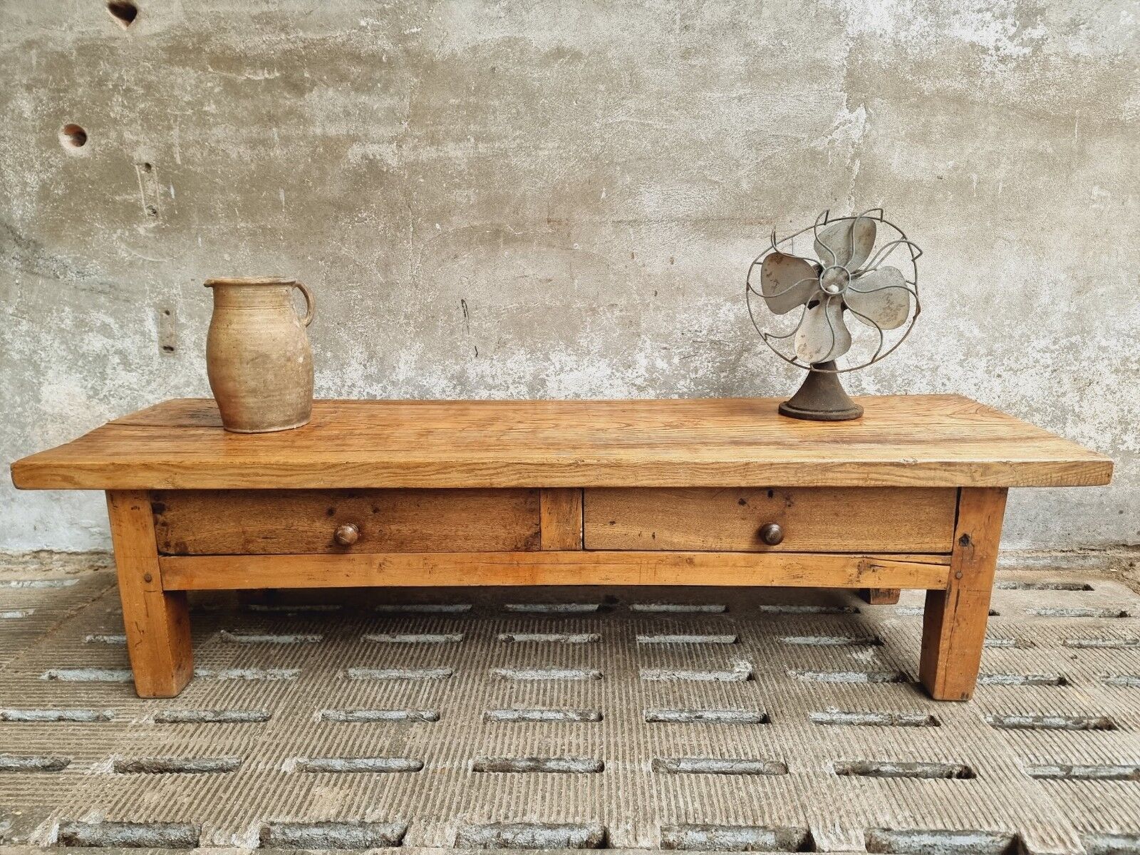 Table basse espagnole 19ème siècle