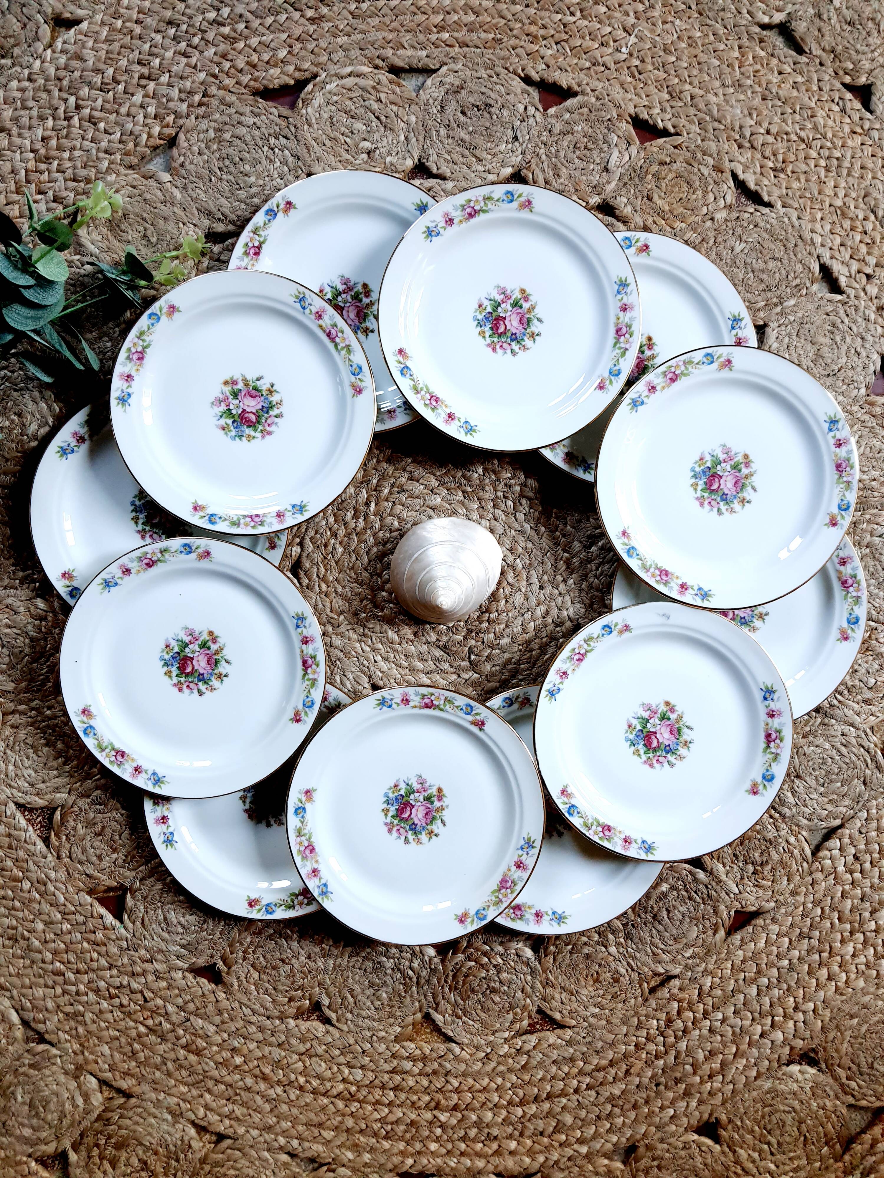 Lot of 6 vintage dessert plates