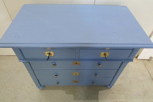 Former desk, dresser presentation