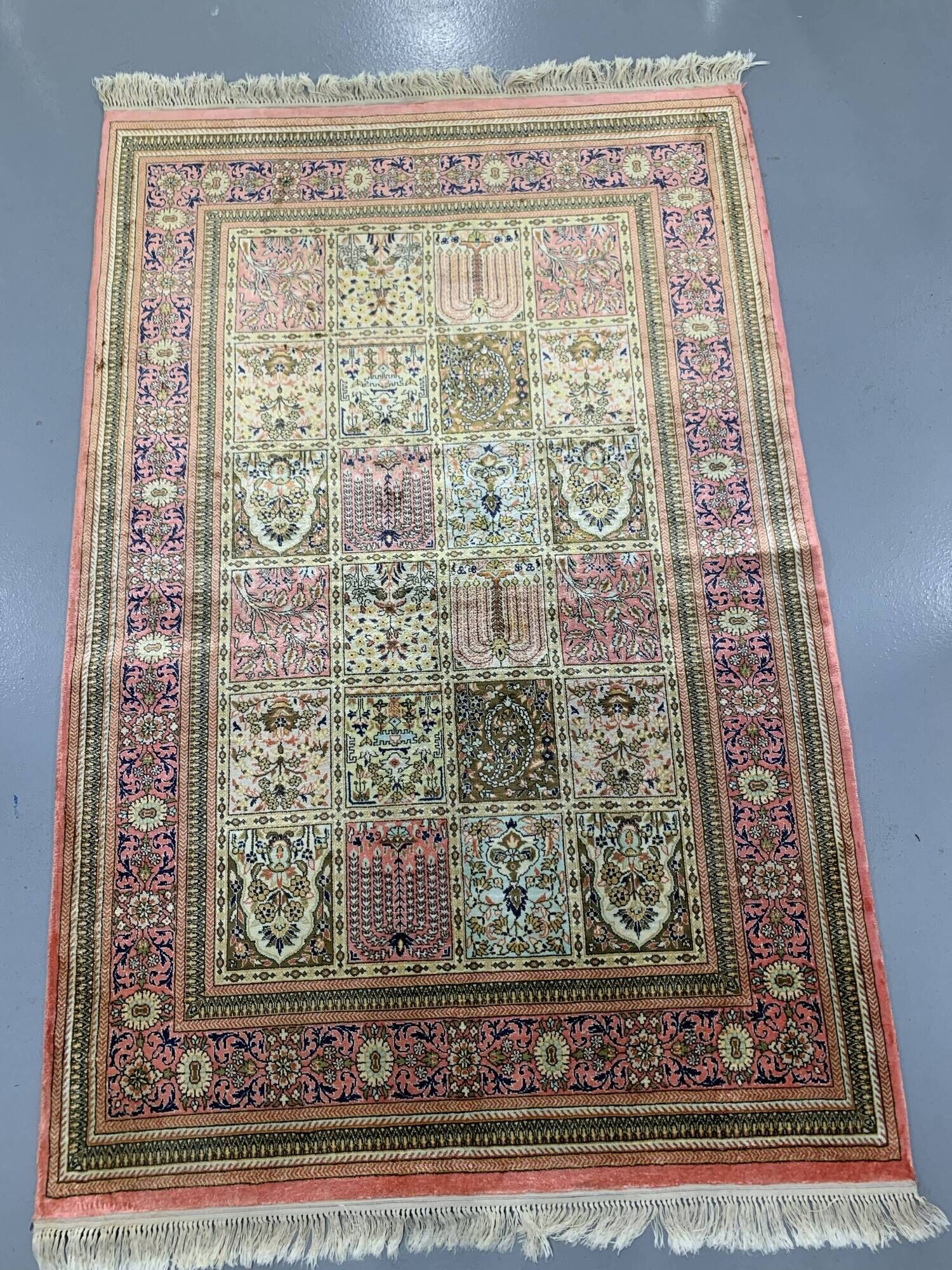 Oriental rug 100% silk hand-knotted – Bakhtiar box pattern 203x124 cm