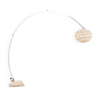 Lampe à arc extra large italienne du milieu du siècle avec abat-jour en verre de Murano, années 1970