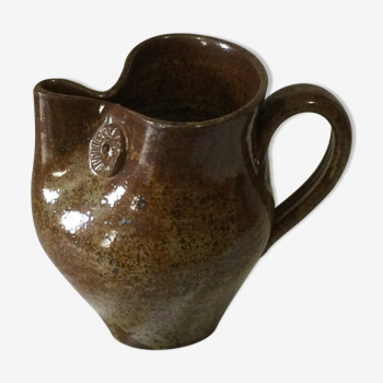 Pitcher owl shape in enamelled pyrity sandstone