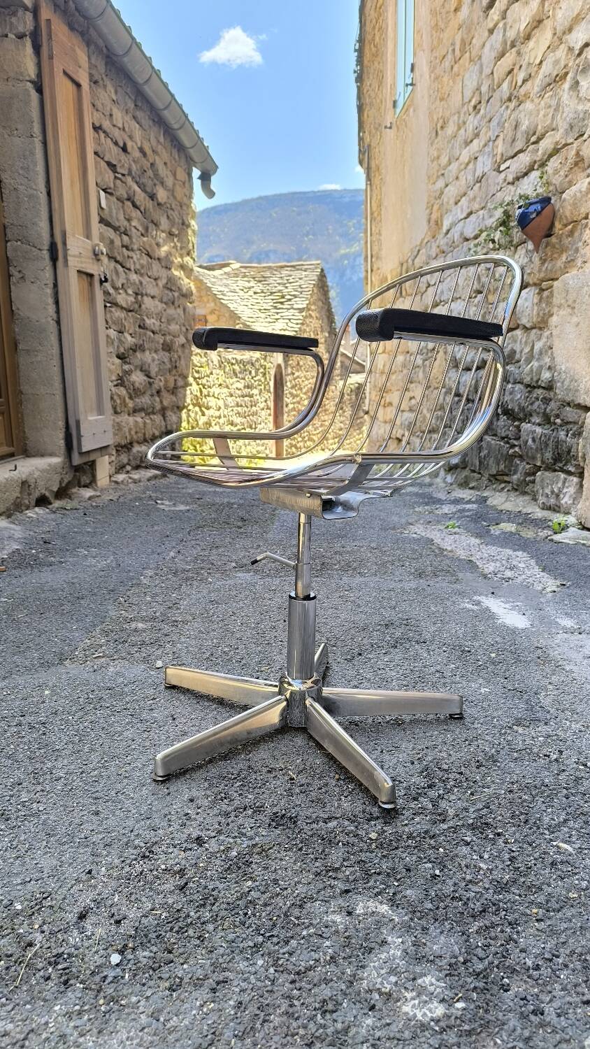 Fauteuil en métal chromé