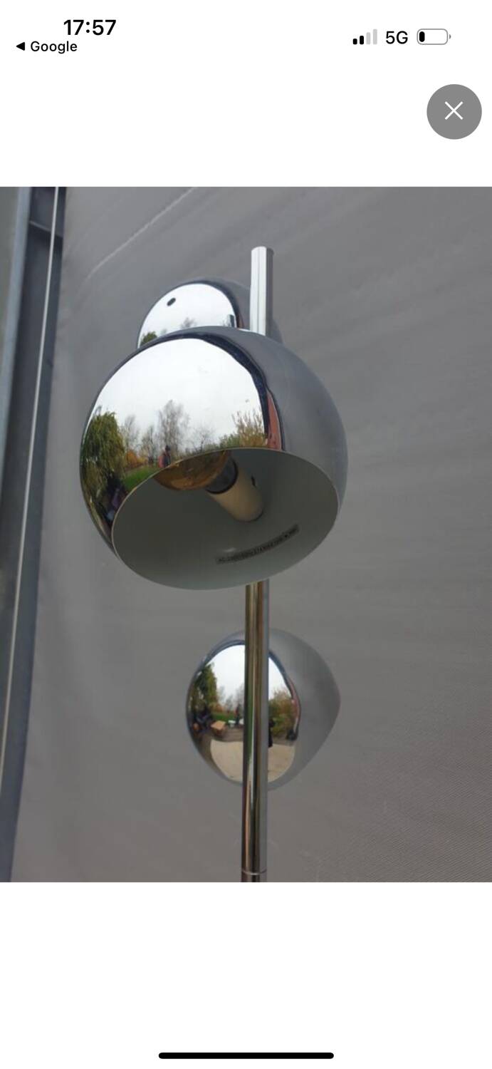 Eyeball lamp with tulip base