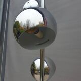 Eyeball lamp with tulip base