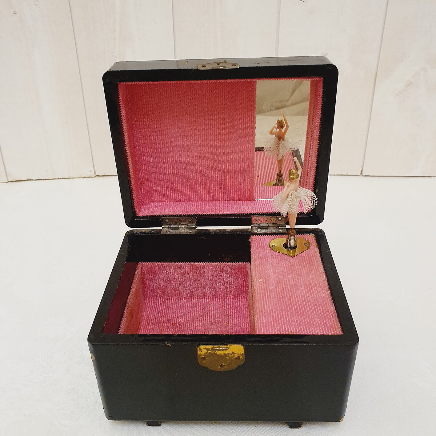 Music box with dancer