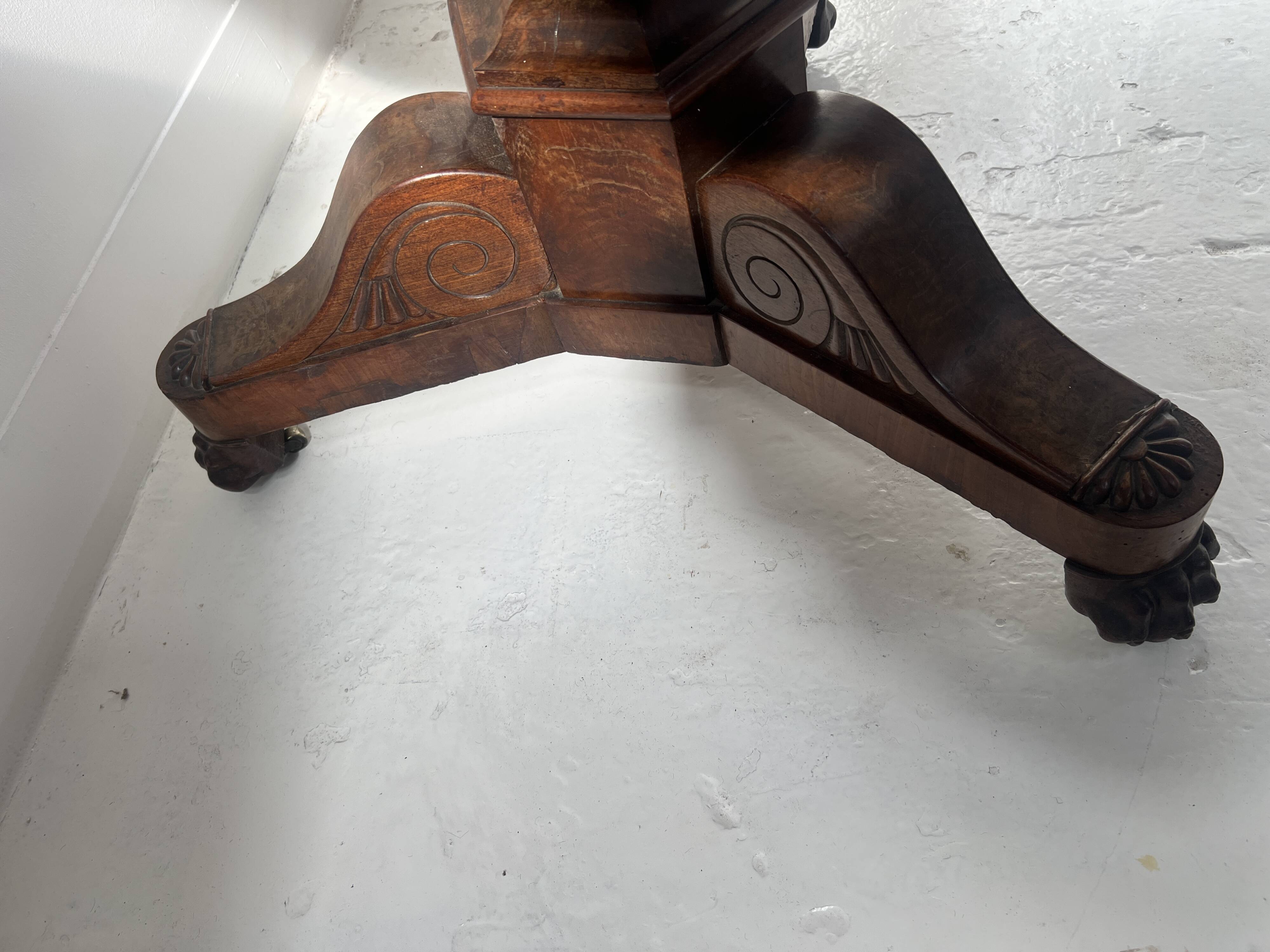 Empire-style mahogany and veneer guéridon, 19th century.