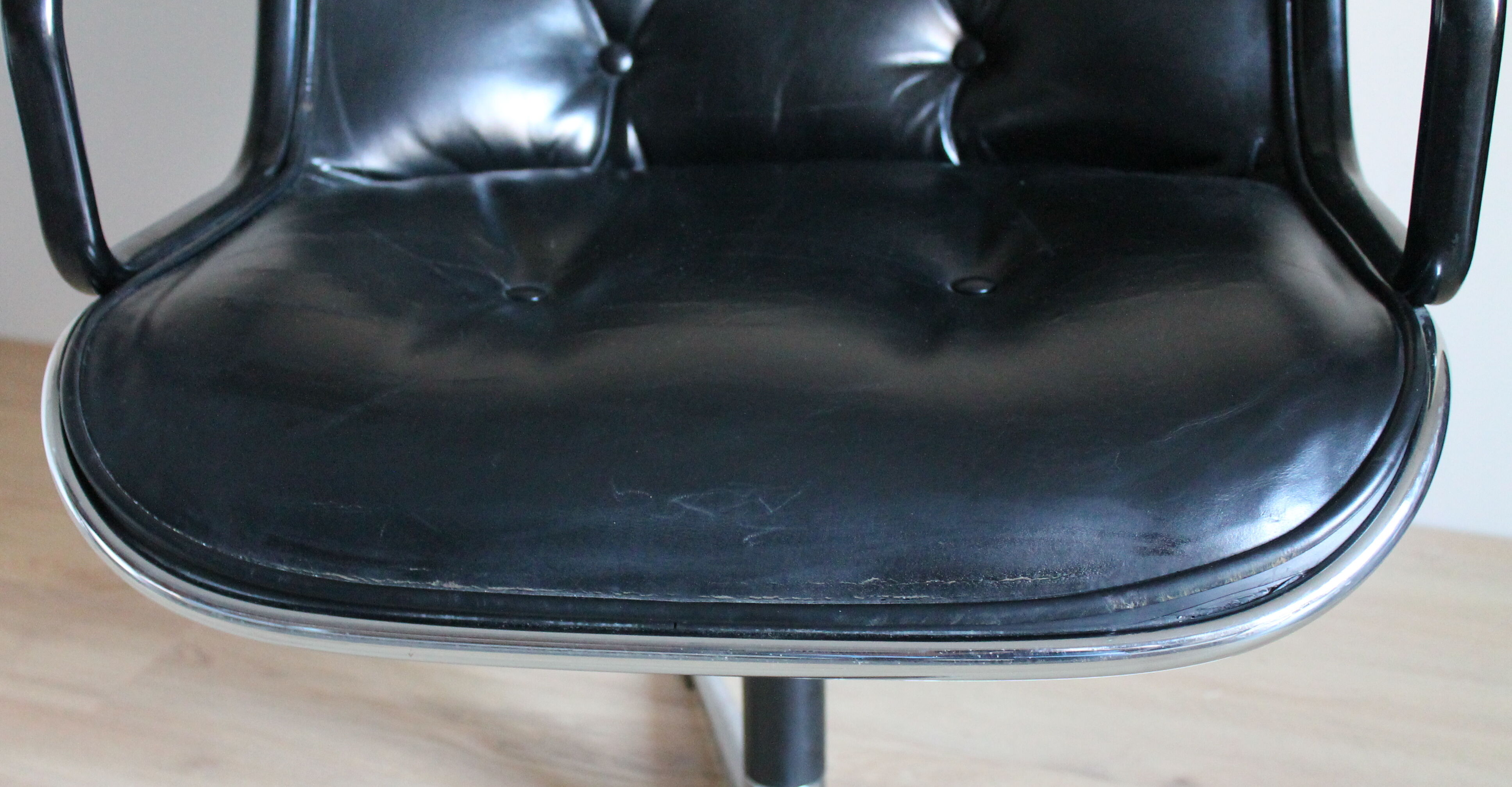 Fauteuil cuir de Charles Pollock 1970