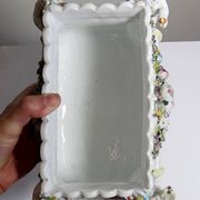 Small porcelain planter in antique German Putti style Meissen from the 19th century.