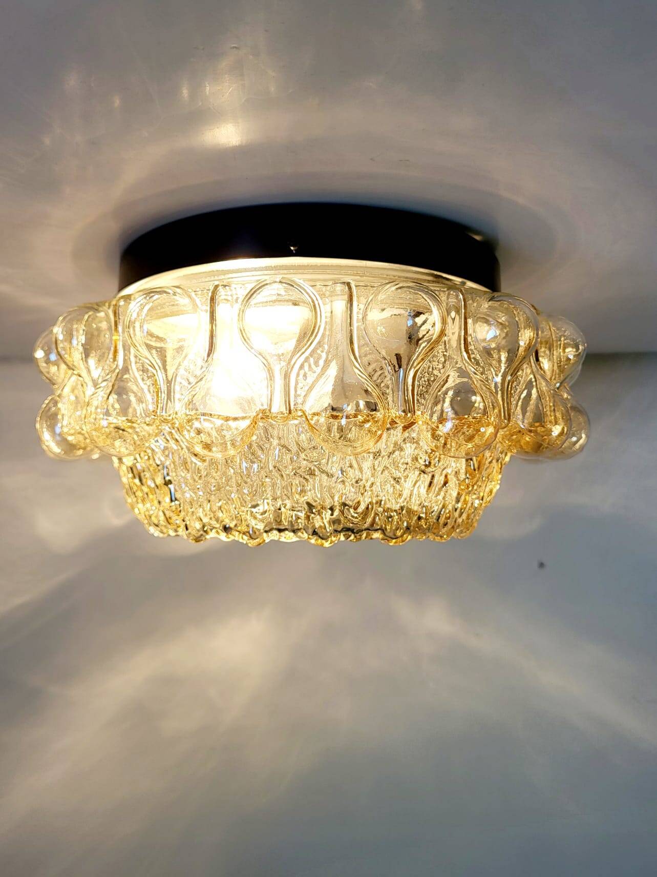 Vintage glazen wand of plafondlamp, bubble reliëf space age, jaren 1970