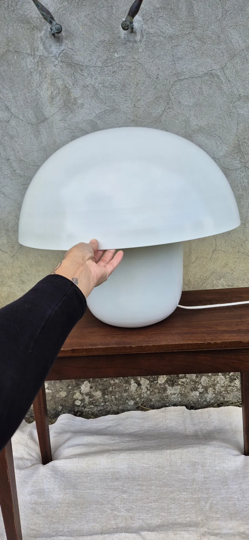 Lampe champignon blanche en métal style space age