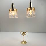 Deux suspensions en laiton doré et cristal, par Palwa, design 1960, Hollywood Regency.