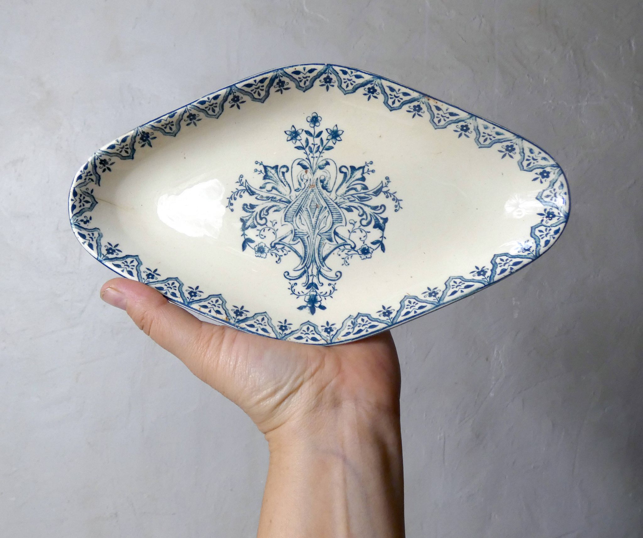 Iron earth dish alhambra salins art deco