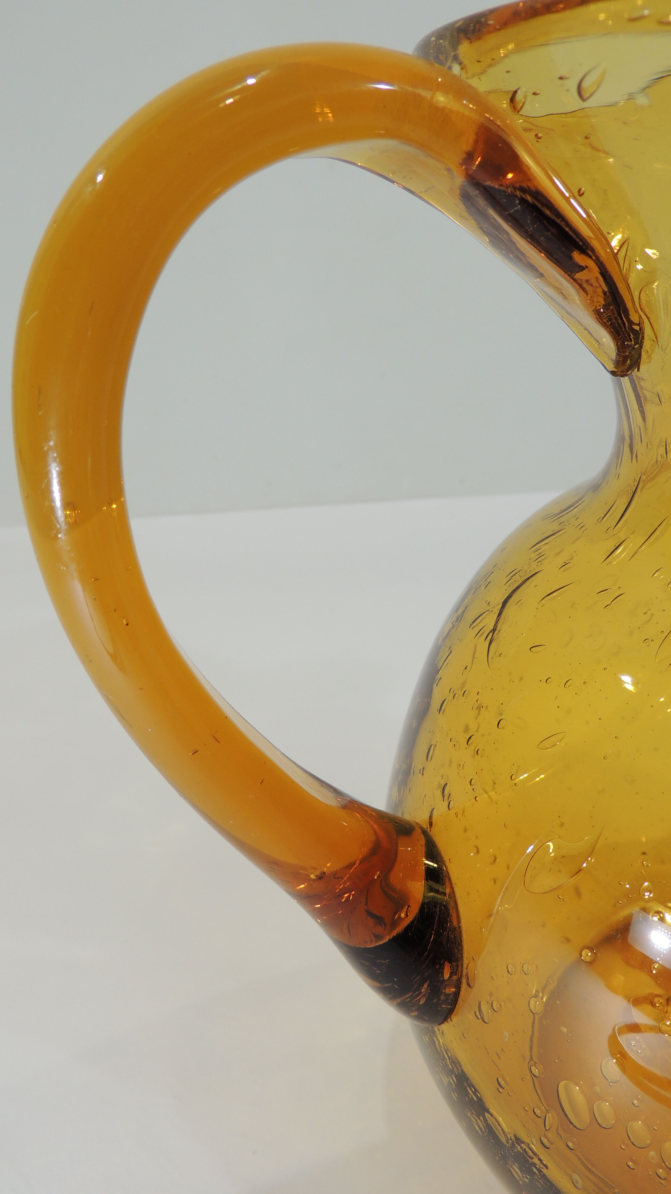 Bubbled glass pitcher biot style from the glassworks La Rochere