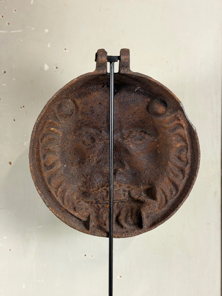 Three cast-iron and terracotta façade decoration lions, around 1880.