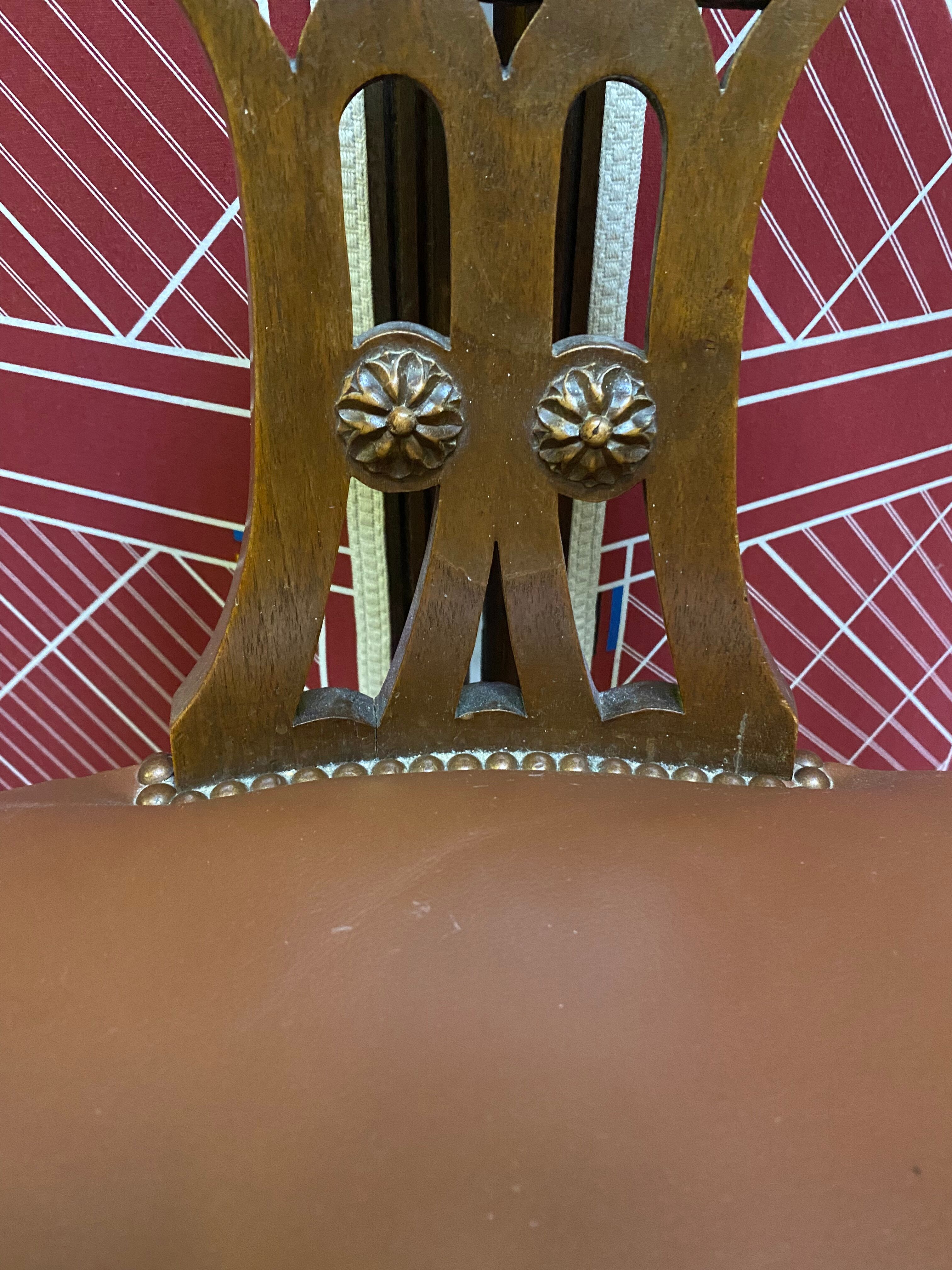 Fauteuil de bureau vintage en bois et cuir marron clouté