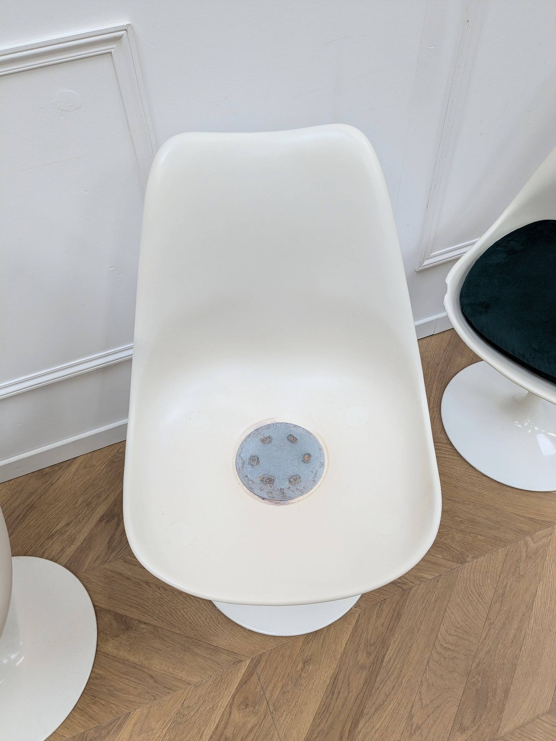 Tulip Chairs by Eero Saarinen