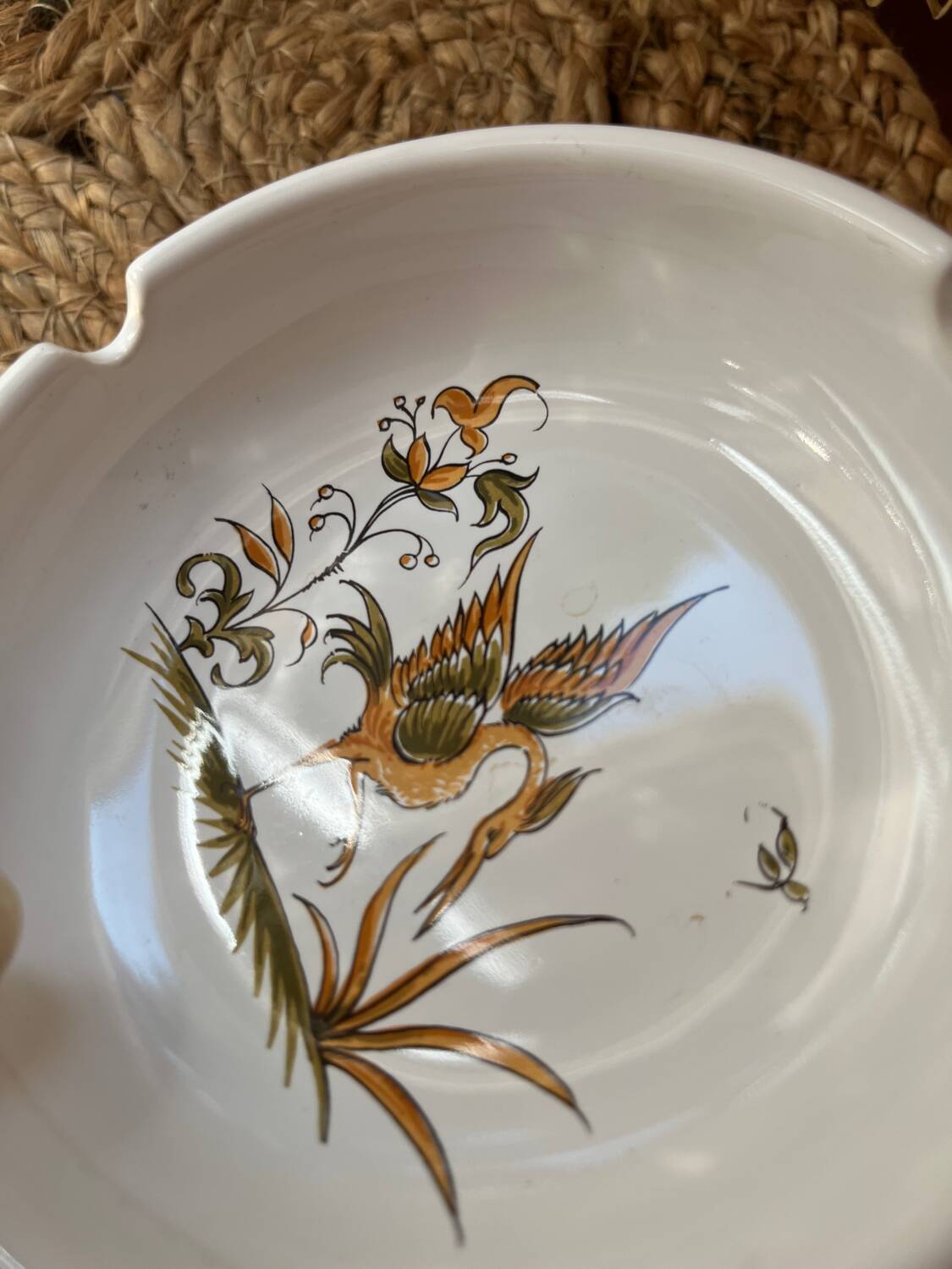 Porcelain ashtray with Vieux Moustier decorations