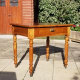 Table d'appoint ou petit bureau avec sa chaise