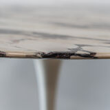 Eero Saarinen's Knoll tulip table