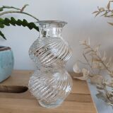 Vase en verre moulé