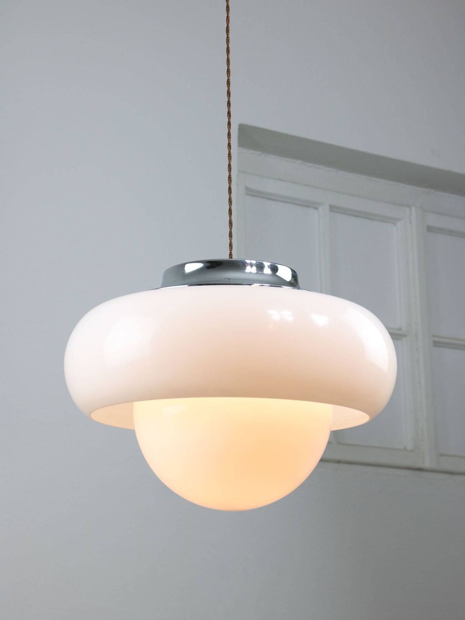 Grand lampadaire de l'ère spatiale de Guzzini, années 1960.