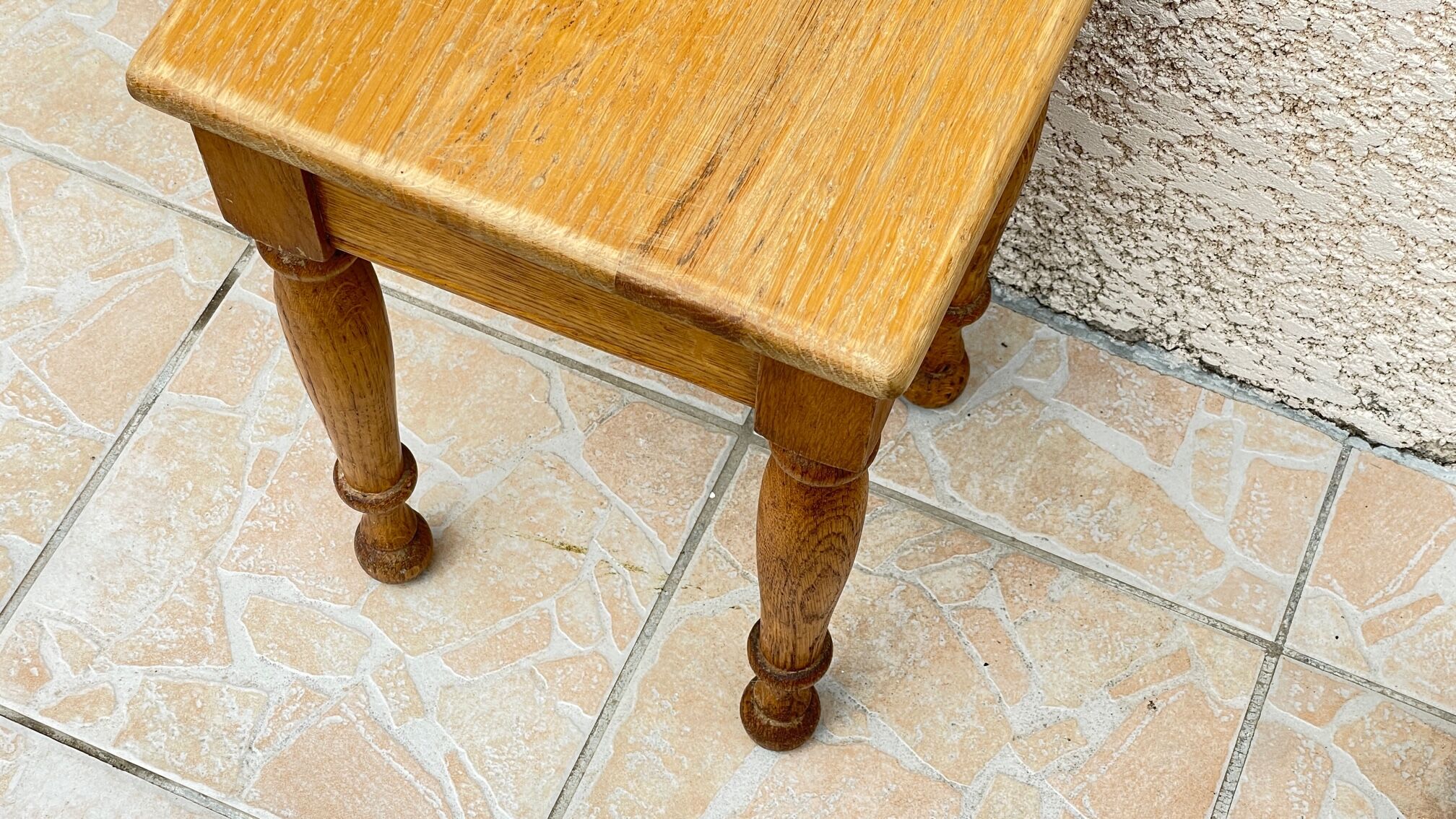 Light wood stool turned years 70/80