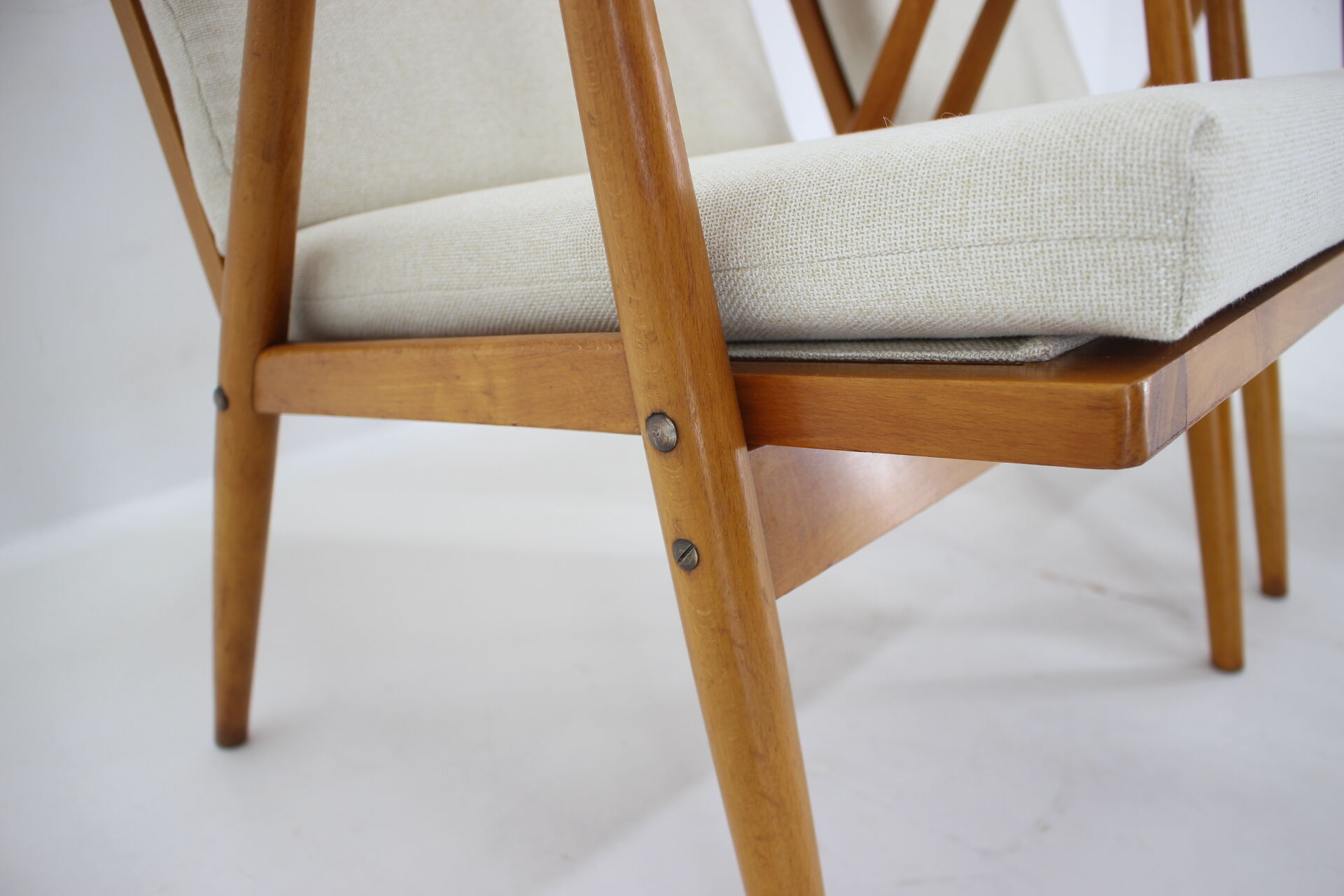 Paire de fauteuils en hêtre, Tchécoslovaquie