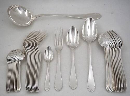 Ercuis Neo-Gothic style, 38-piece cutlery set in silver-plated metal, excellent condition.