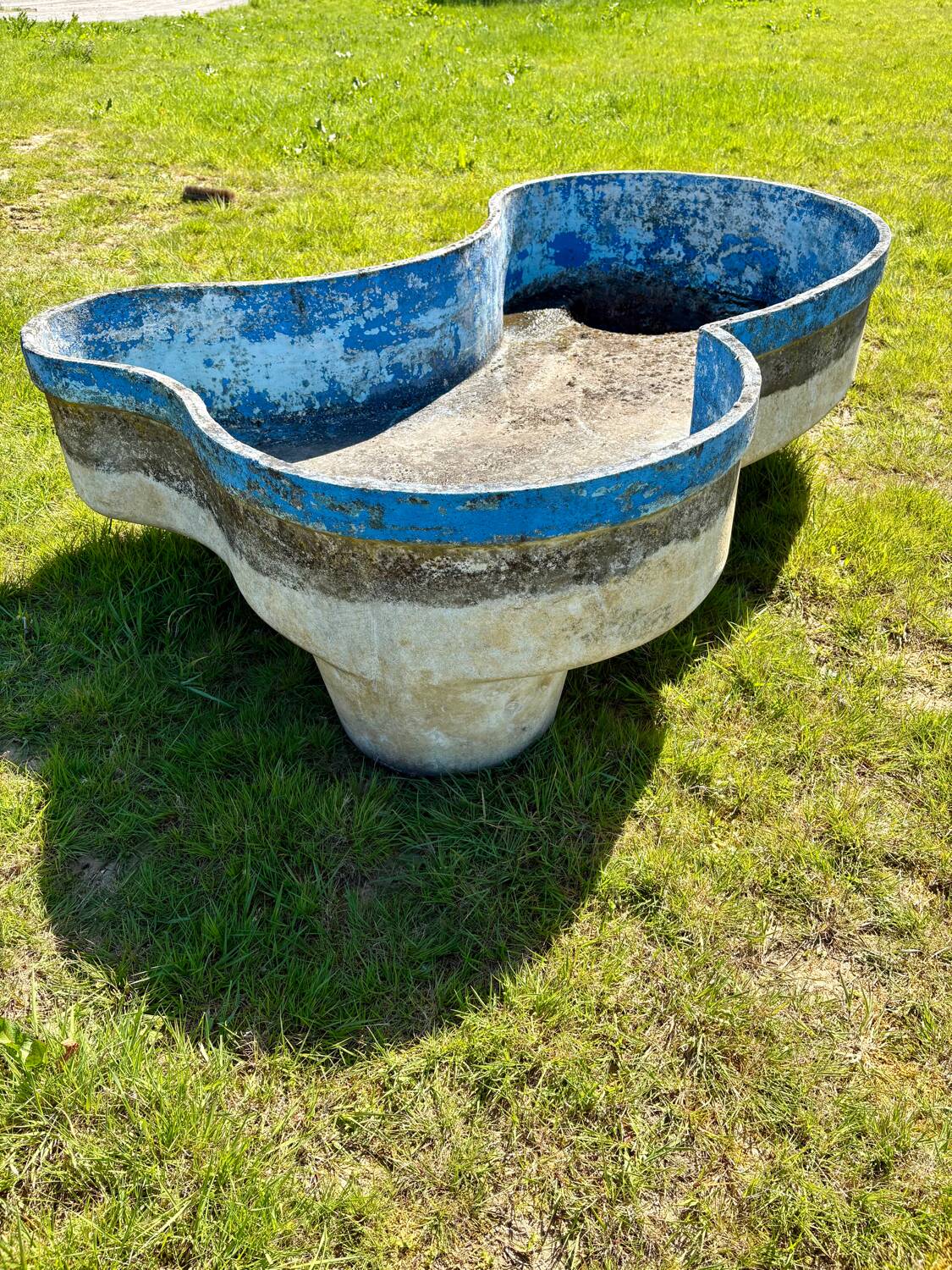 Willy Guhl pond edited by Eternit – designer planter in fibrecement