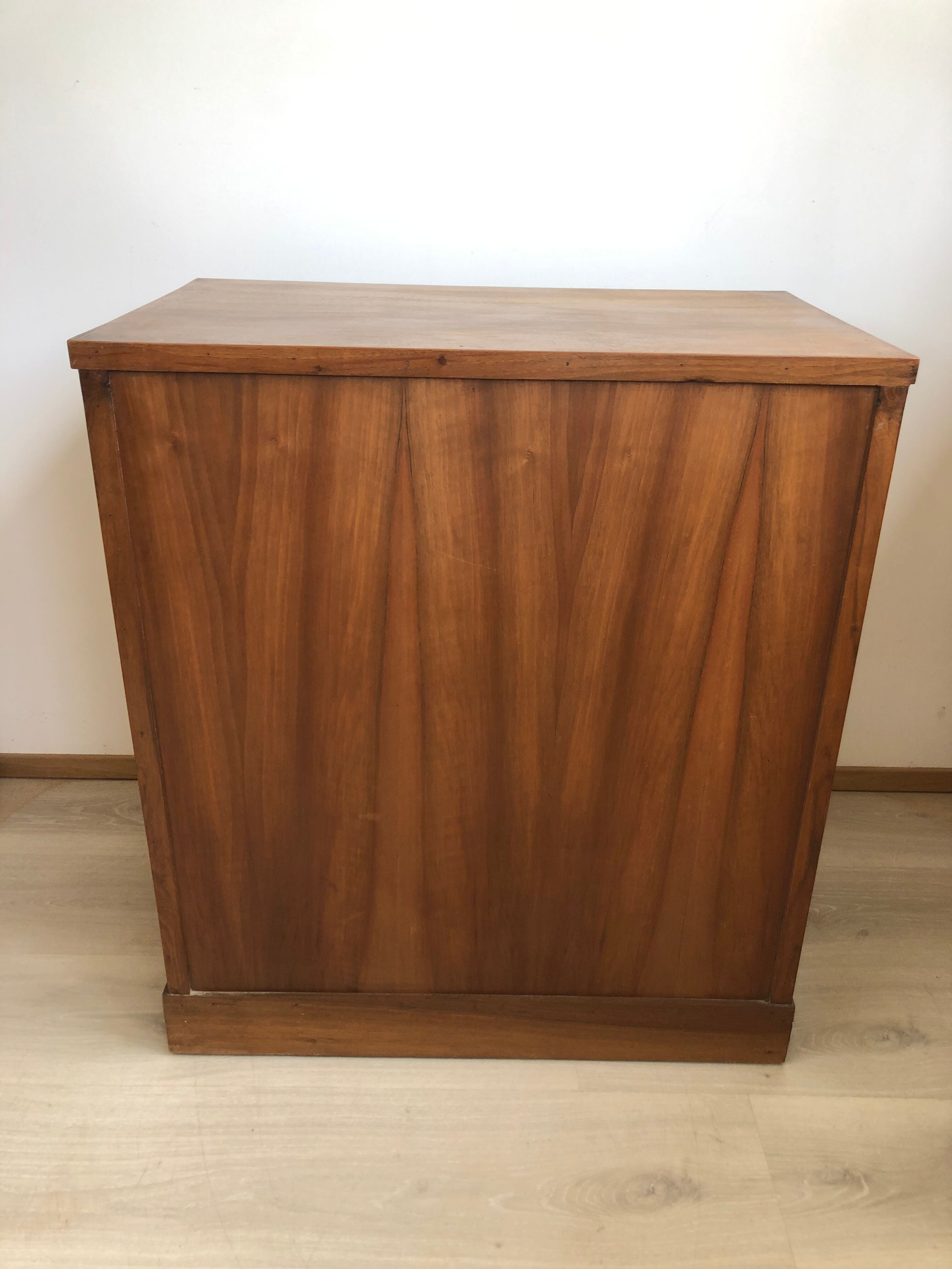 Simple and elegant 1950s bar