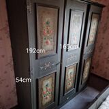 Armoire polychrome