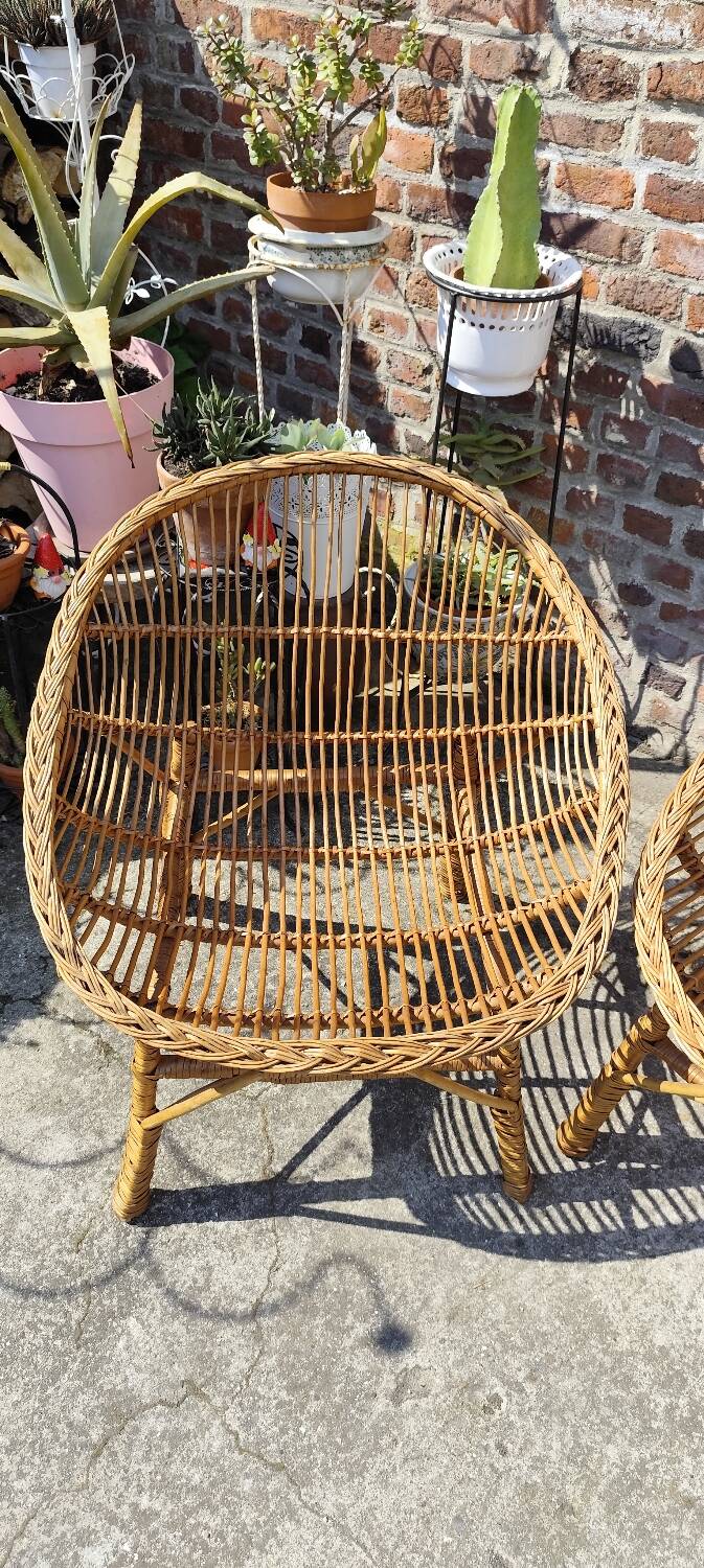 Pair of wicker armchairs