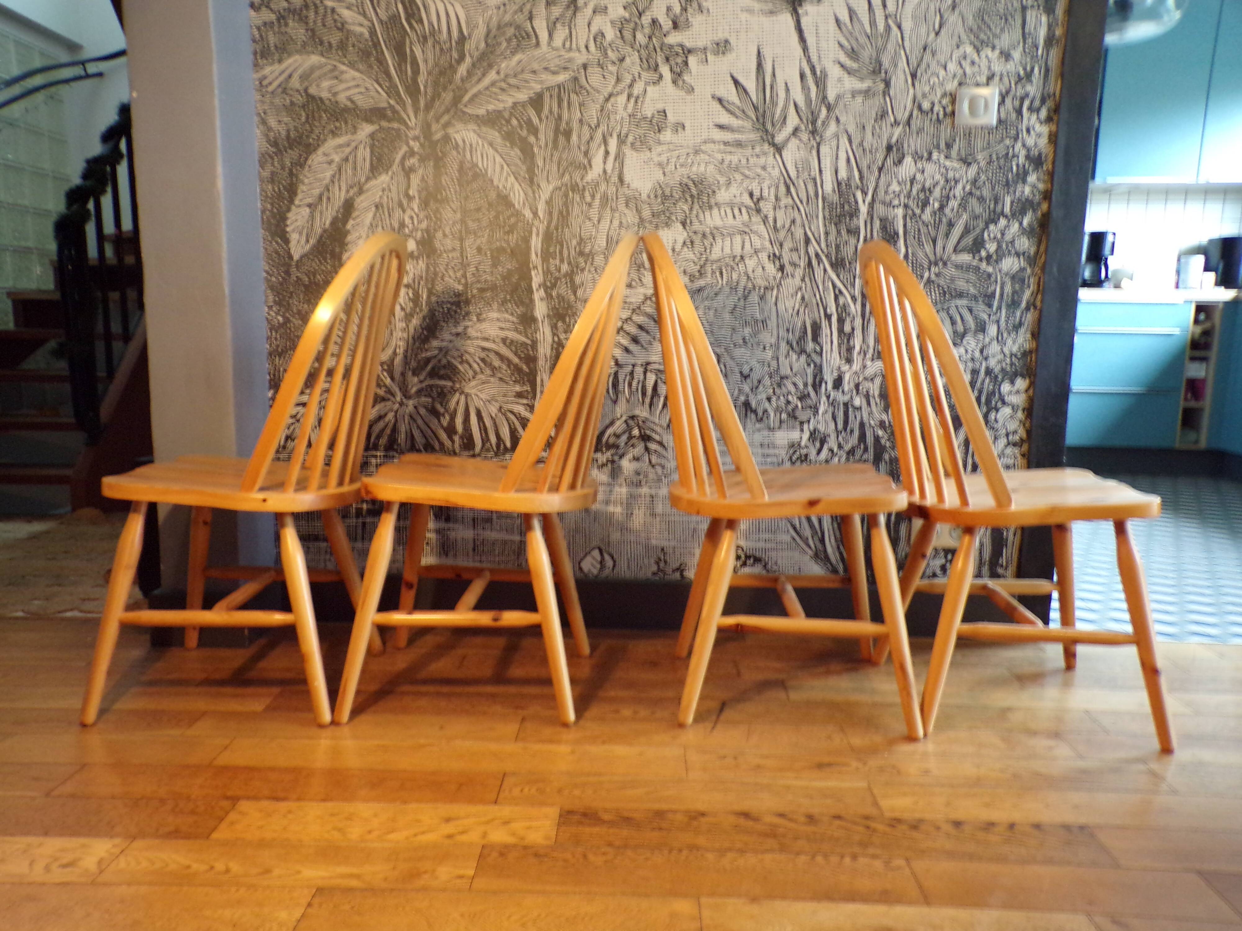 Lot of 4 Scandinavian Windsor chairs