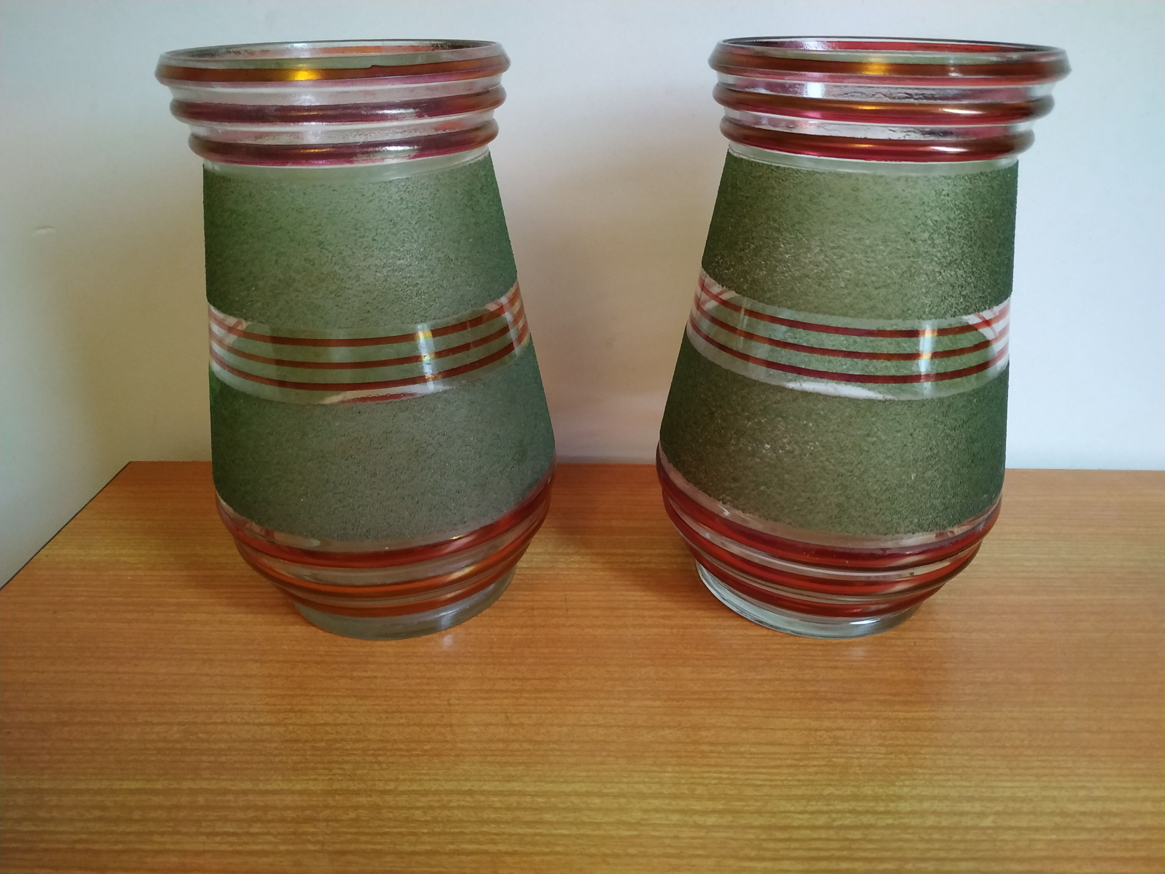 Pair of green and red granite glass vases typical of the 1950s