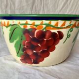 Old salad bowl in enamelled sheet metal - bunches of grapes decor