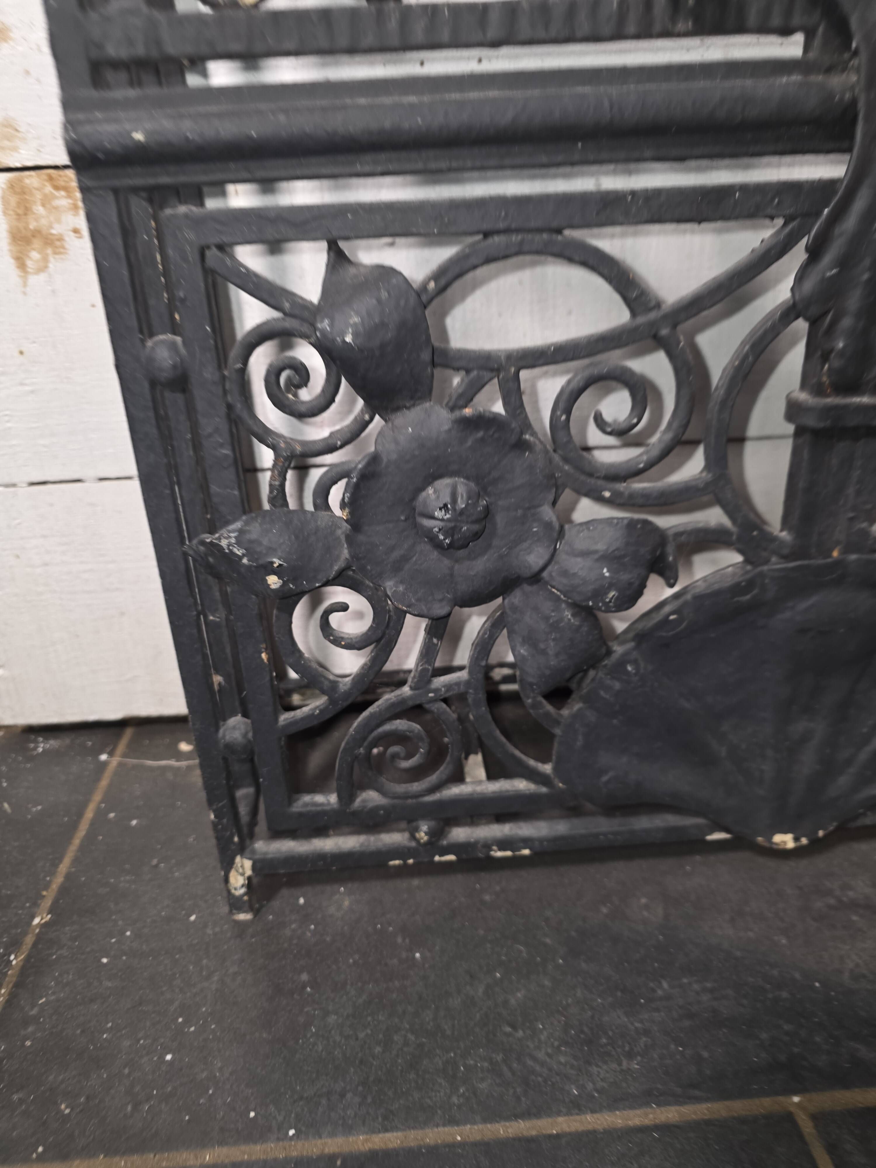 Art Deco coat rack wardrobe in wrought iron from the 1930s.