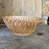 Natural fine wicker basket with a diameter of 20 cm.