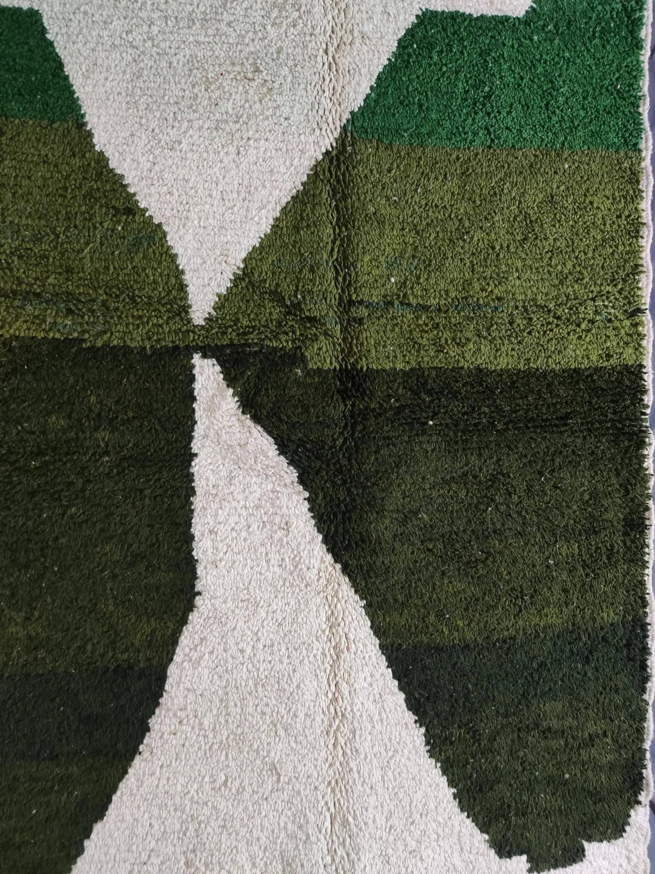 Moroccan rug in pure wool 3 x 2 m