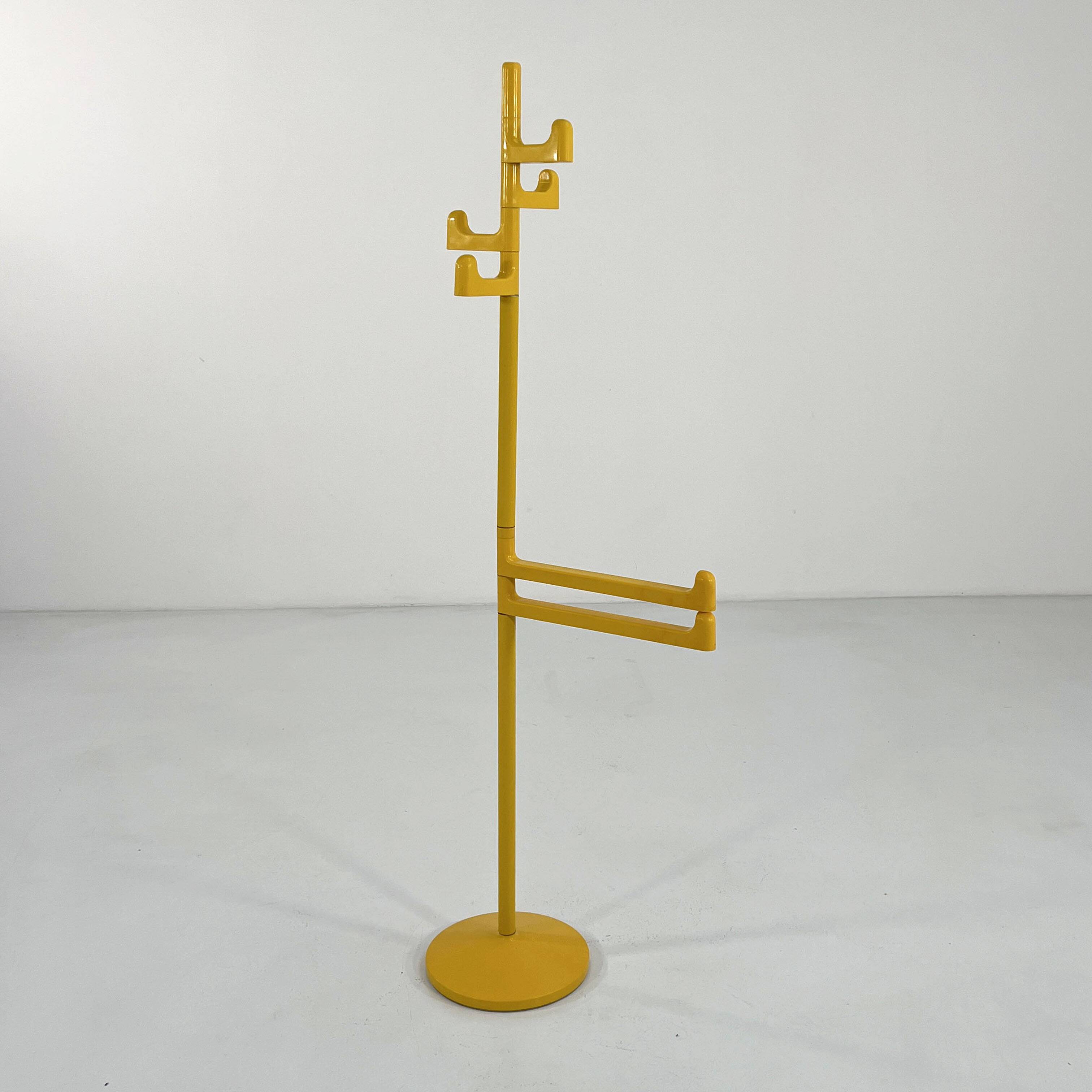 Yellow towel holder by Makio Hasuike for Gedy, 1970s