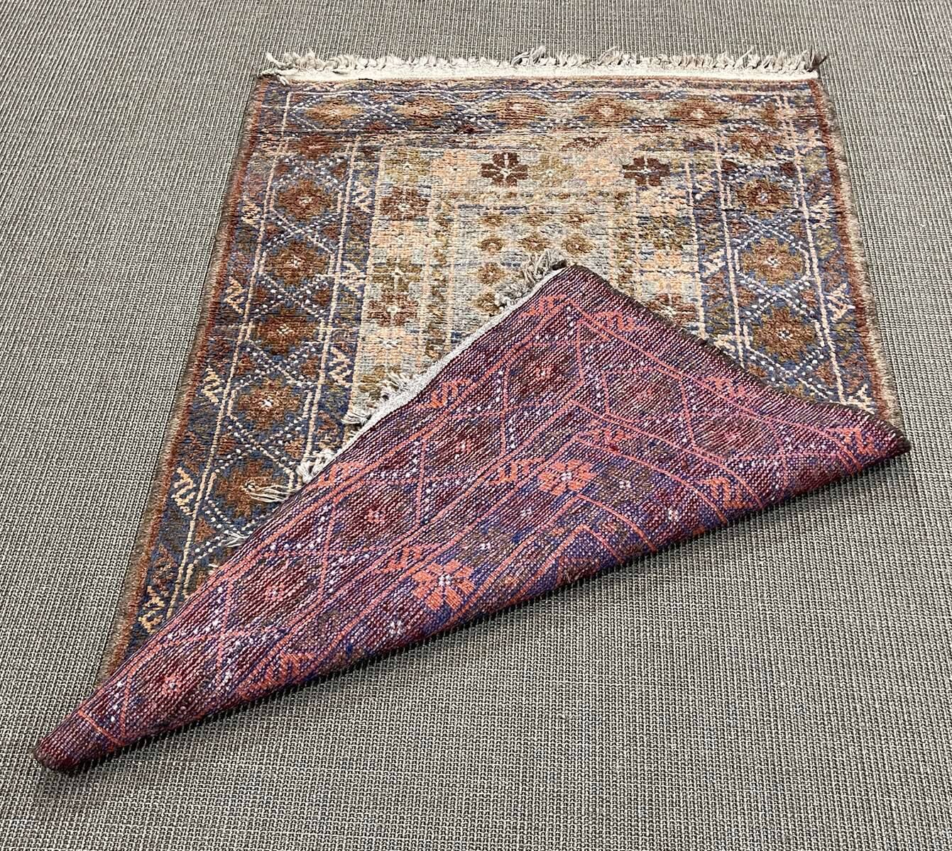 Handmade Afghan Wool Rug - 1m35 x 89cm