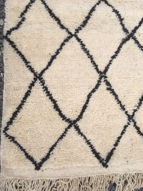 Beni ouarain rug black rhombuses 240x150cm