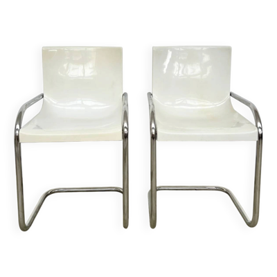 Duo de chaises coque moulée blanche et tube chromé — Space Age 70s