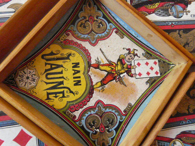 Yellow Dwarf in wooden dated 1921 with tokens
