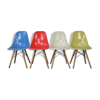 Set of 4 dsw chairs by Charles and Ray Eames, Herman Miller edition