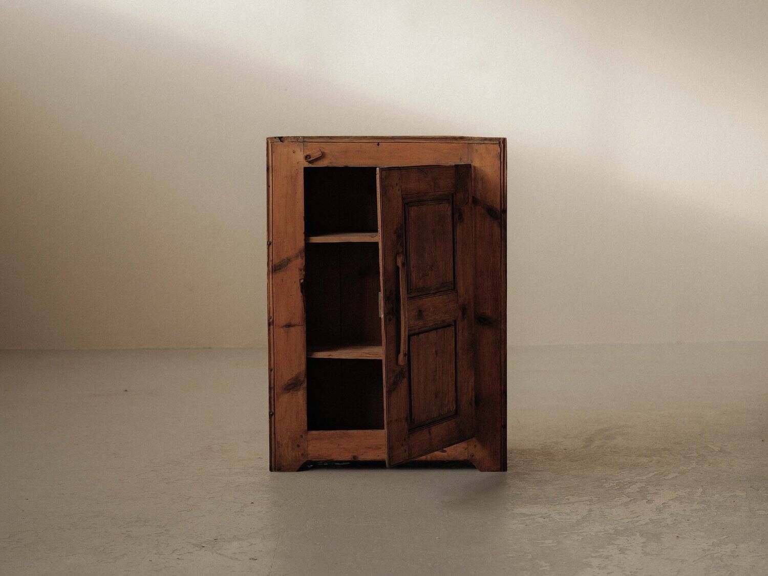 Alpine furniture in solid larch – Folk art – Savoy, 19th century