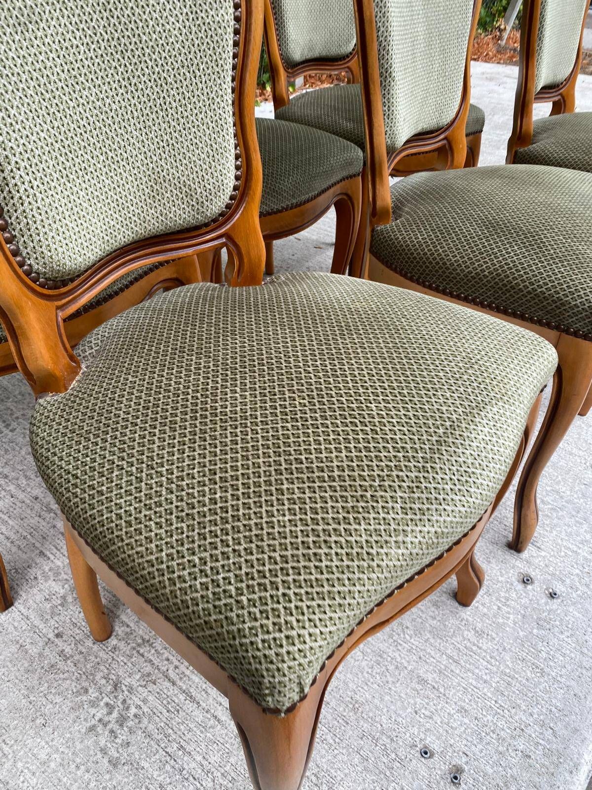 Set of 6 Louis Philippe Louis XV medallion chairs in solid wood with green velvet.