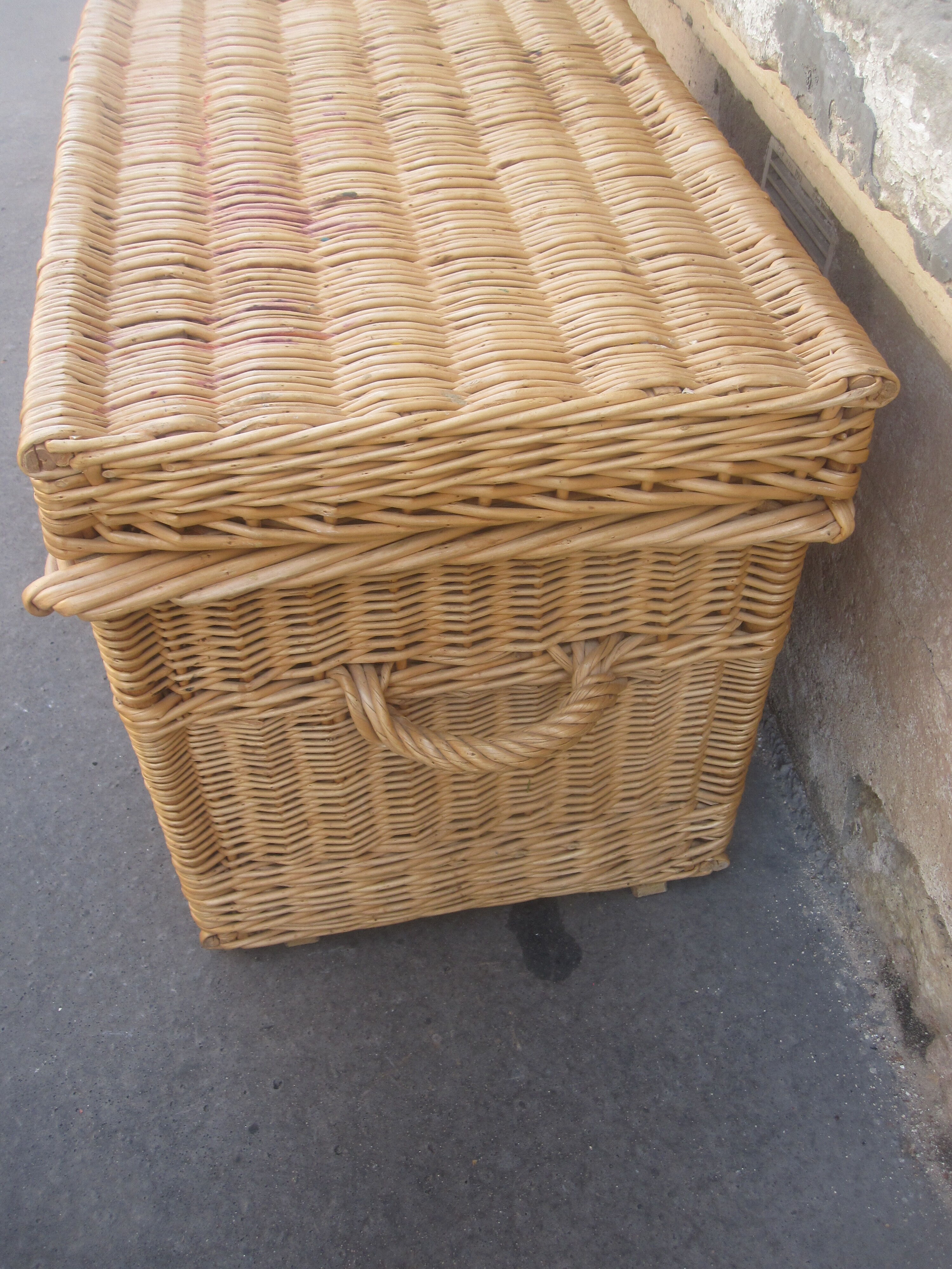 Wicker travel trunk