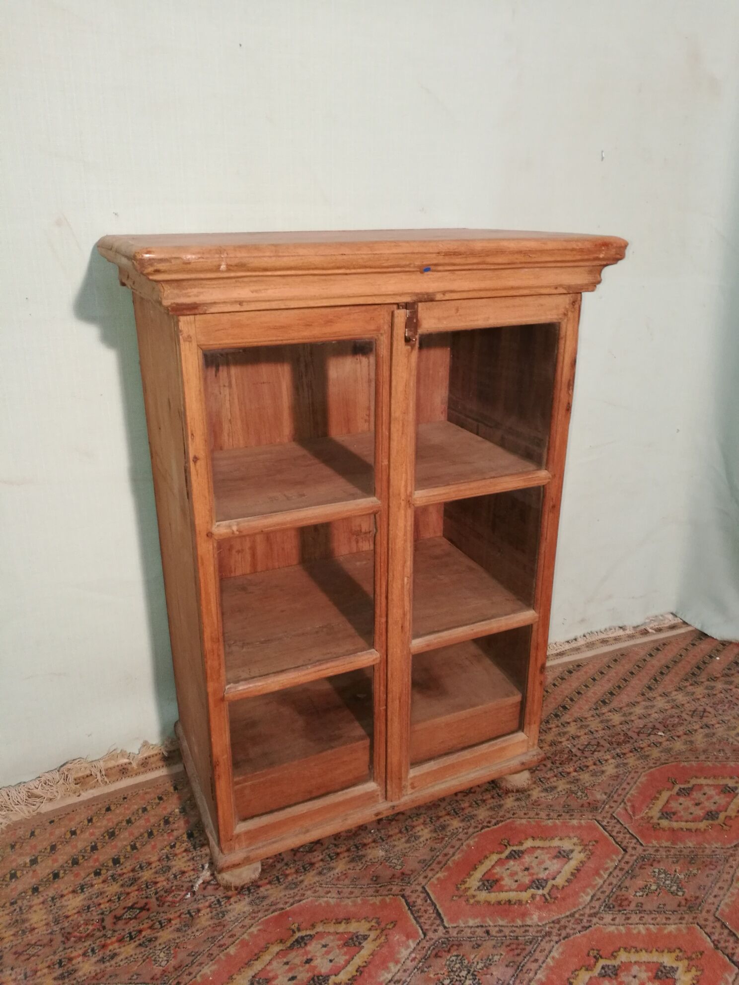 Vitrine sur pieds